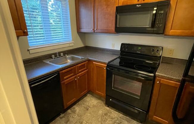College Village | 806 N. Avalon Road Apt C