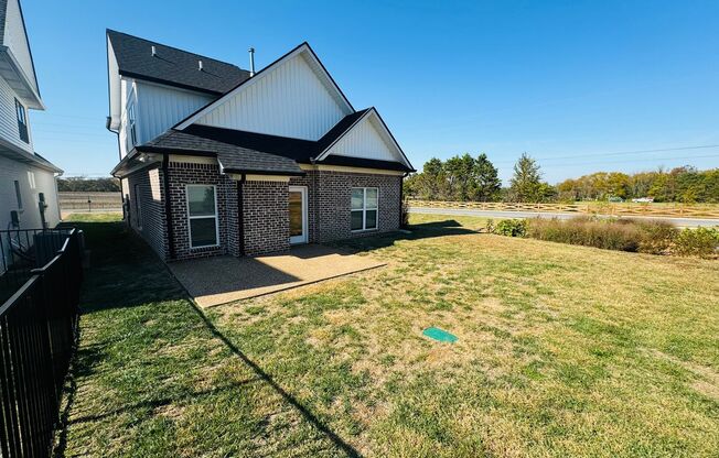 FOR LEASE - 3 Bed, 2 Bath, 1986sqft on Maple Hill Rd in Lebanon, TN.