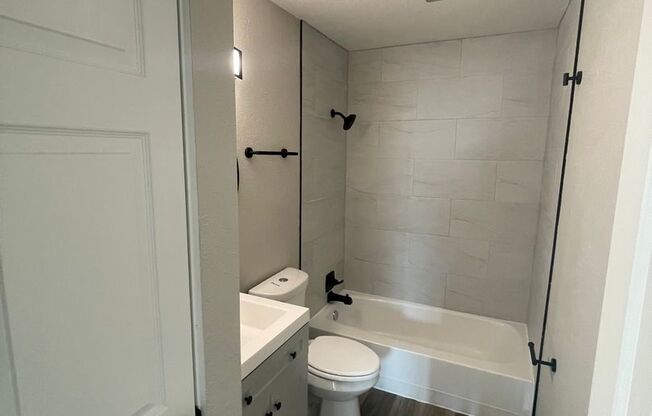 2 beds, 1 bath, $1,095, Unit Apt. 218