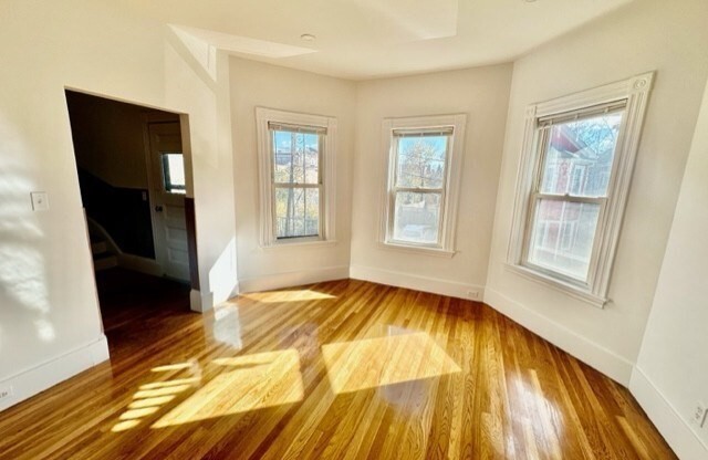 3 beds, 1 bath, $4,200, Unit 1