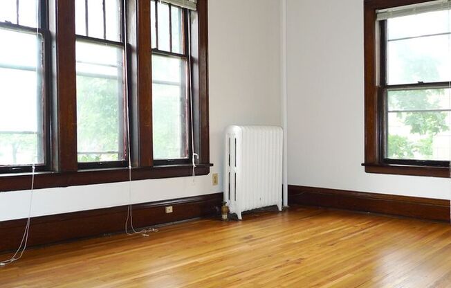 1 bed, 1 bath, 410 sqft, $975, Unit 4 - 21