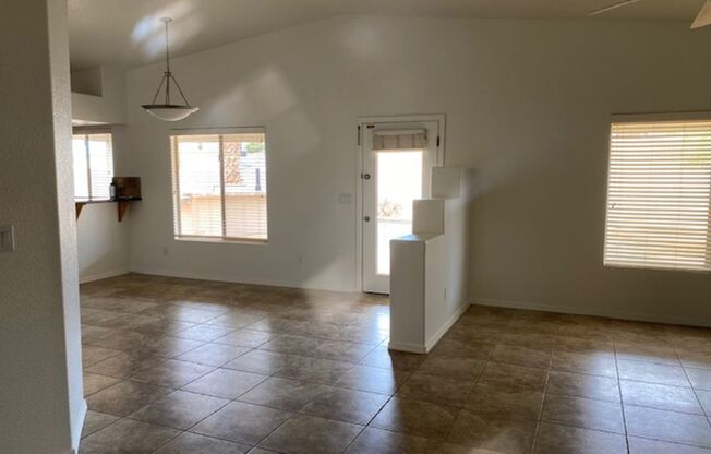 3 beds, 2 baths, $2,450, Unit Maricopa Ave