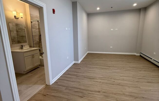 2 beds, 1 bath, 1,050 sqft, $2,100, Unit Pent House