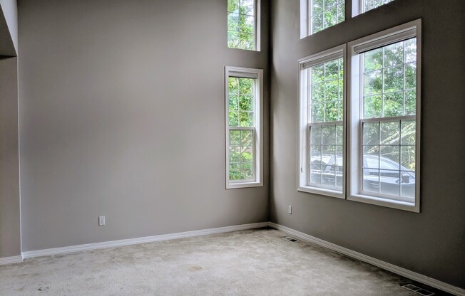 Stunning 2 Story 4 Bed 2.5 Bath Home in Redmond
