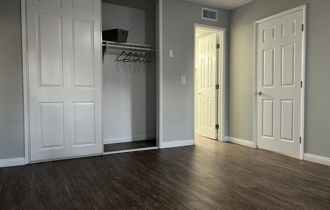 2 beds, 1.5 baths, 850 sqft, $2,880, Unit 0008