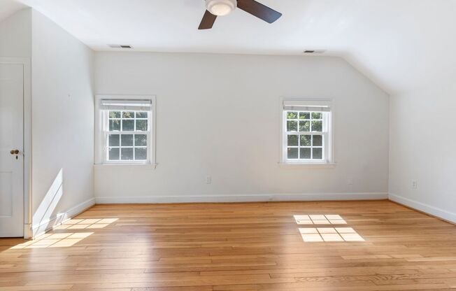 3 beds, 2.5 baths, $5,228