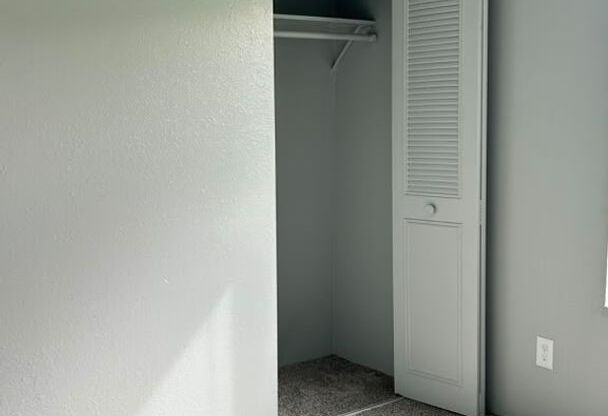 3 beds, 1 bath, 945 sqft, $1,600, Unit 1326 L1