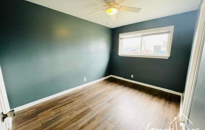 2 beds, 1 bath, $1,100