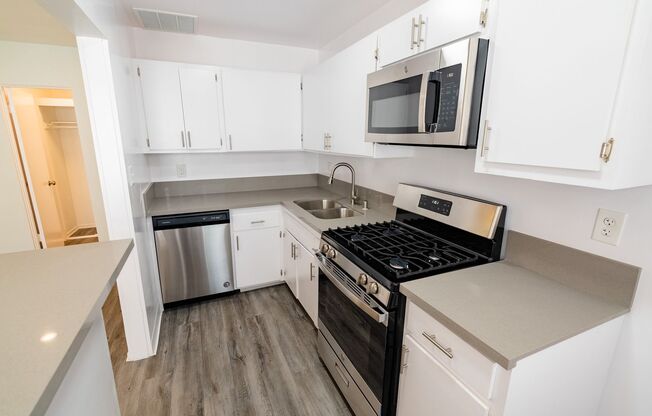 Studio, 1 bath, 615 sqft, $1,898, Unit 223