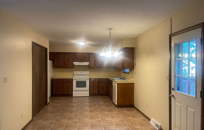 3 beds, 2 baths, $1,250