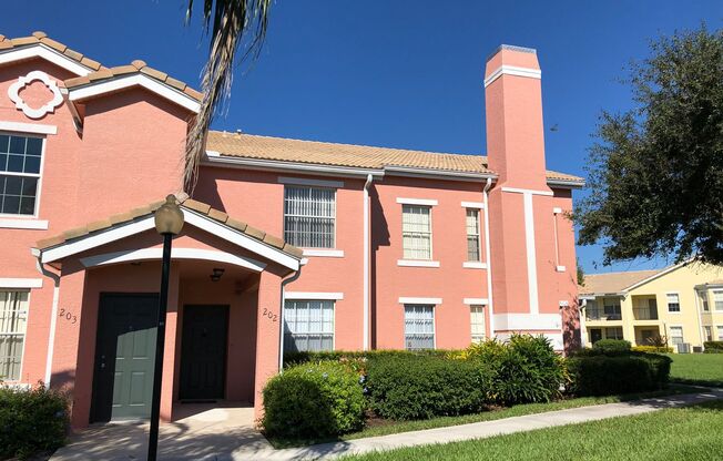 Gorgeous 3 bed, 2 bath condo in St Lucie West. Close to Mets Stadium. Many amenities included