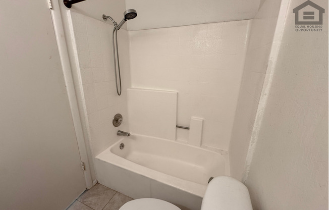 2 beds, 2 baths, $1,099, Unit UNIT 2034