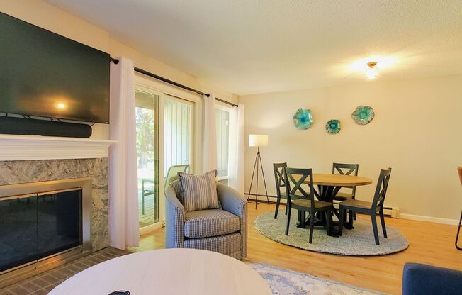 For Rent: Beautiful 2 Bedroom, 2 Bathroom Condo at Hilltop Condos