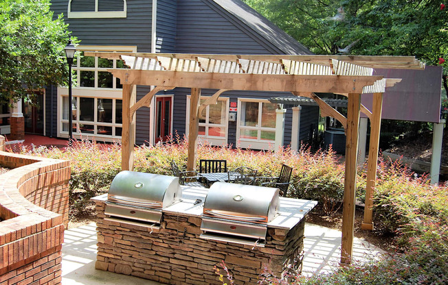 Community Grill Station at The Pointe at Irving Park, North Carolina