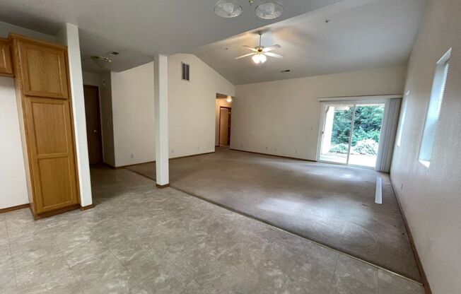 2 beds, 1 bath, 1,116 sqft, $1,450