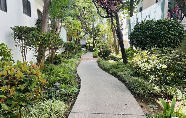 5000 S Centinela Ave