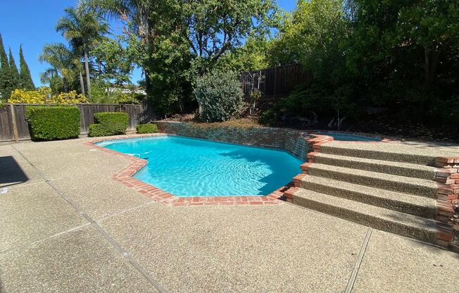 ALMADEN VALLEY - Sharp home with 4 large bedrooms (plus bonus room) and 3 full bathrooms, pool.