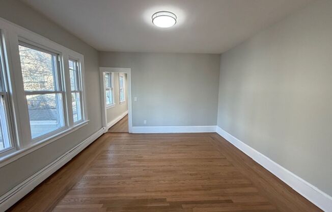 2 beds, 1 bath, 574 sqft, $2,200, Unit 74 6th St - Apt 2