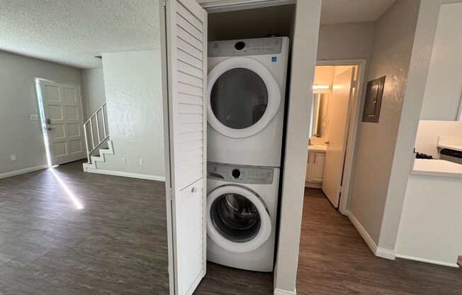 2 beds, 1.5 baths, 1,055 sqft, $3,085, Unit R084