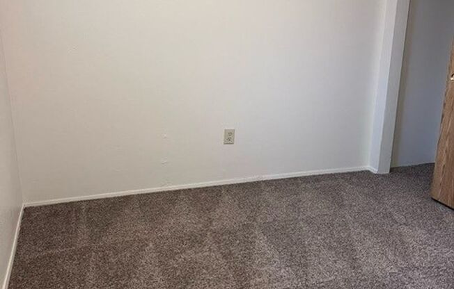 2 beds, 1 bath, 900 sqft, $1,225