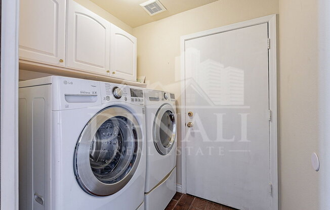 3 beds, 2 baths, 1,609 sqft, $2,195
