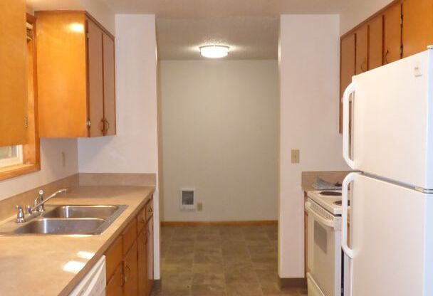 2 beds, 1 bath, 925 sqft, $1,695, Unit 1634