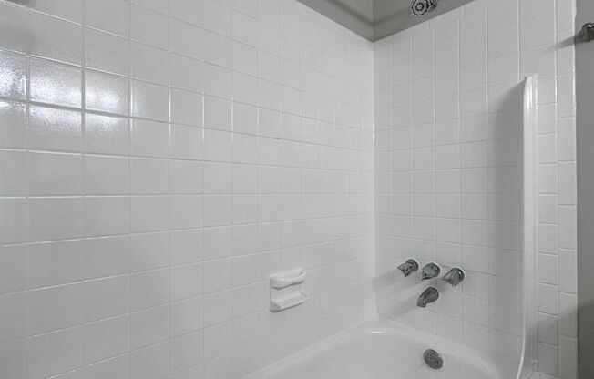 2 beds, 1.5 baths, 1,010 sqft, $1,575, Unit 71H