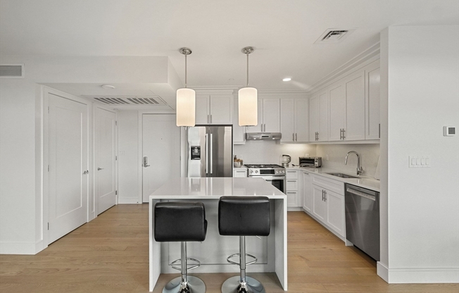 2 beds, 2 baths, 944 sqft, $3,700, Unit 410