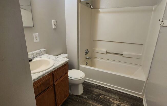 2 beds, 2 baths, 975 sqft, $975, Unit 110