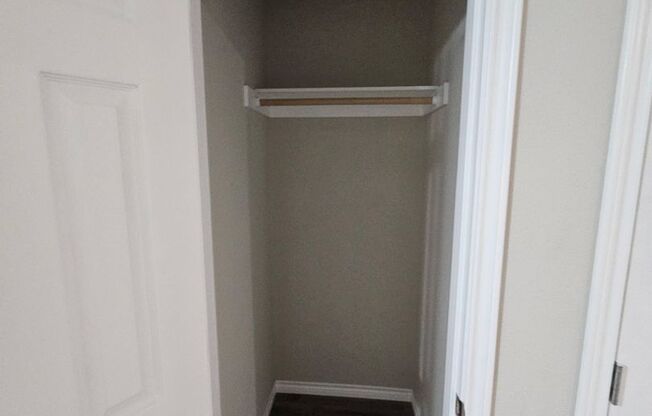 Studio, 1 bath, 400 sqft, $799, Unit 37