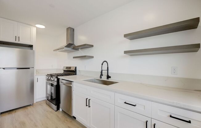 Studio, 1 bath, 425 sqft, $1,949, Unit 204