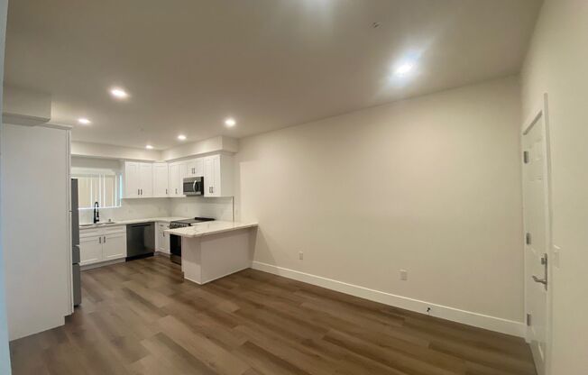 1 bed, 1 bath, 640 sqft, $2,400, Unit 200