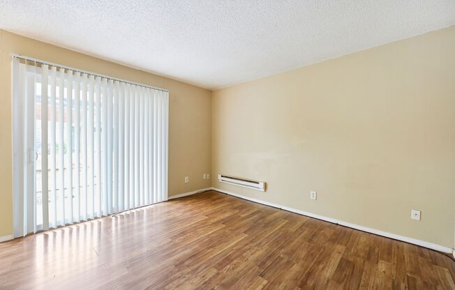 1 bed, 1 bath, 675 sqft, $1,149, Unit #15