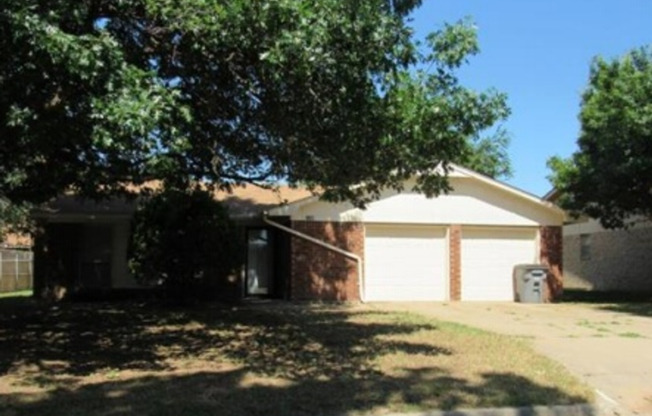 3 beds, 2 baths, $1,350