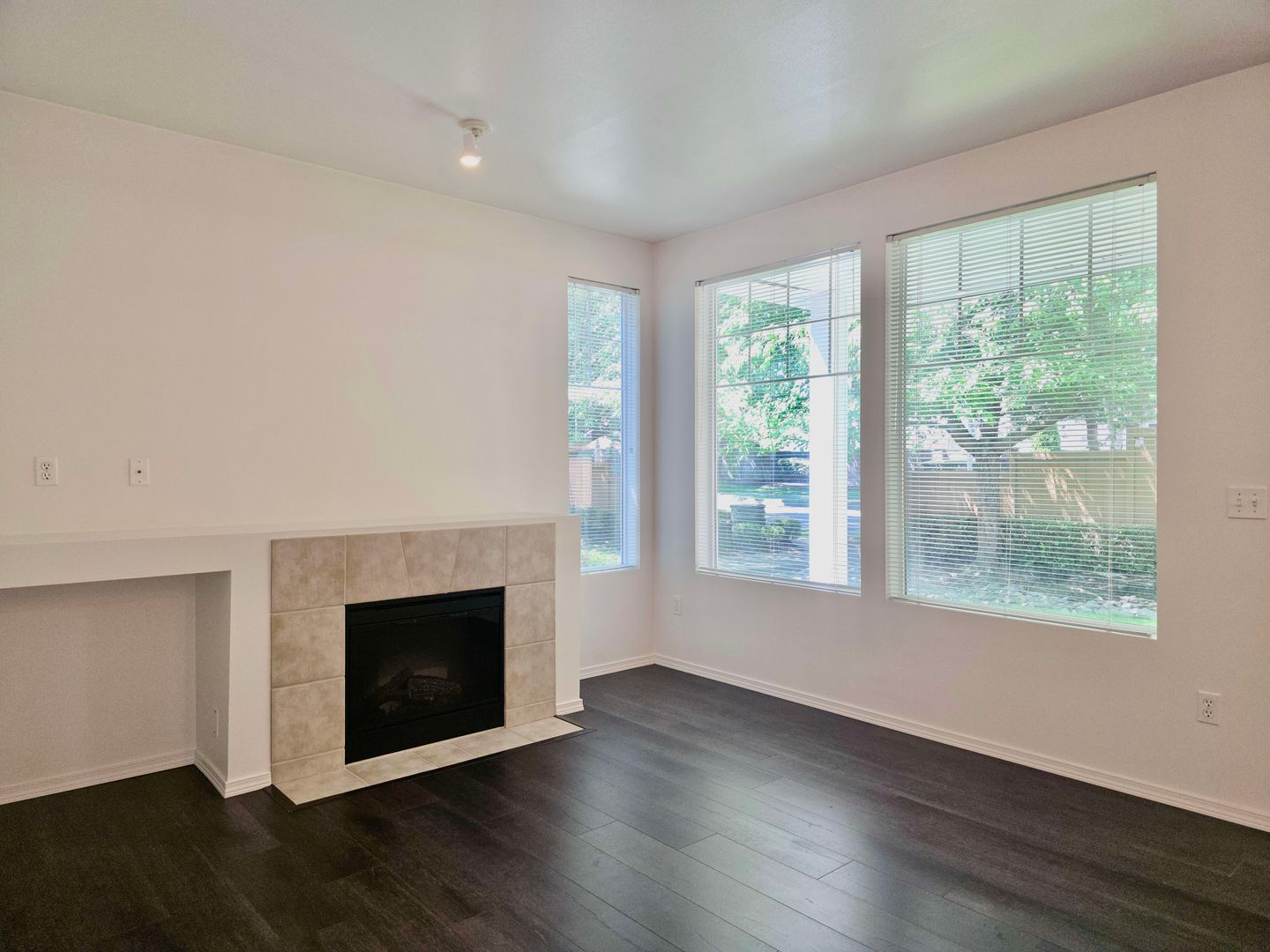 Beautiful condo in the heart of Lakeland Hills!