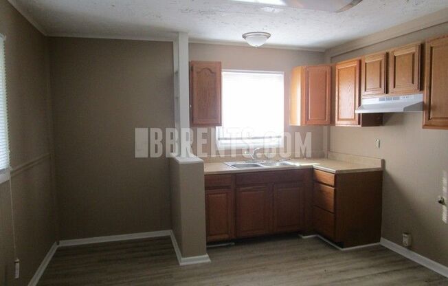 3 beds, 1 bath, $1,075