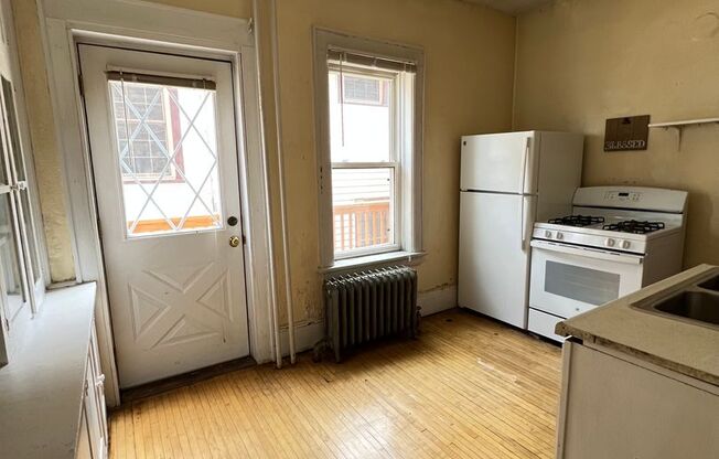 4 beds, 1 bath, $1,775, Unit 1732 E 5th Street