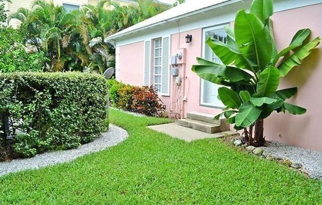 ***DOWNTOWN***OLDE NAPLES***BEACH IS JUST A FEW STEPS FROM FRONT DOOR***4 BEDS/ 3 BATHS***FURNISHED SEASONAL***