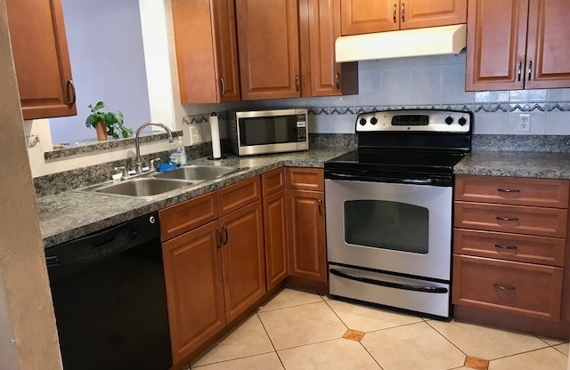 GREAT 3/2/1 SINGLE FAMILY HOME MINUTES TO DOWNTOWN ST. PETE