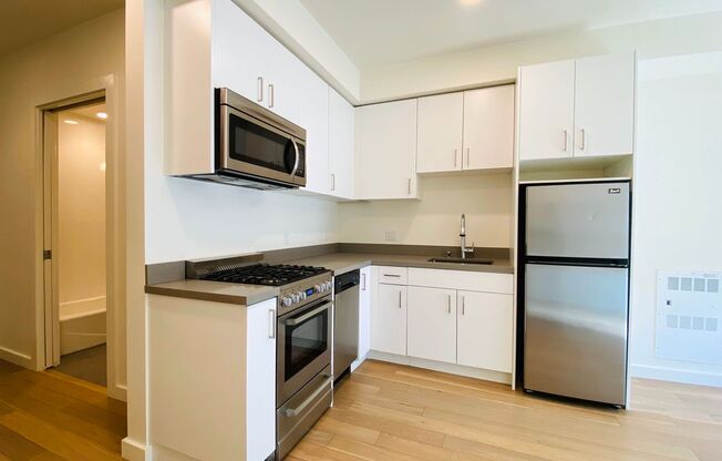 1 bed, 1 bath, $2,195, Unit 404