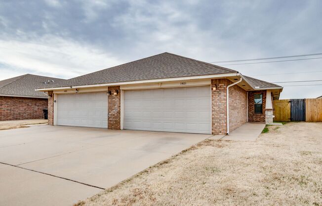 3 Bed 2 Bath Duplex in Moore Schools!
