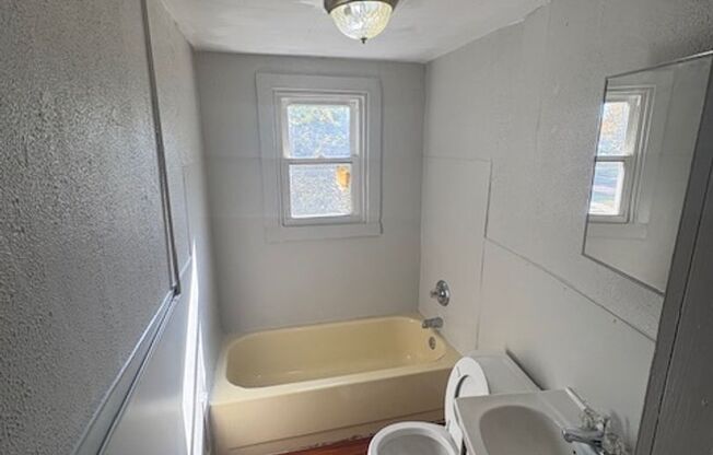 3 bedroom / 2 bathroom home in Peoria