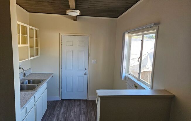 2 beds, 1 bath, $1,995