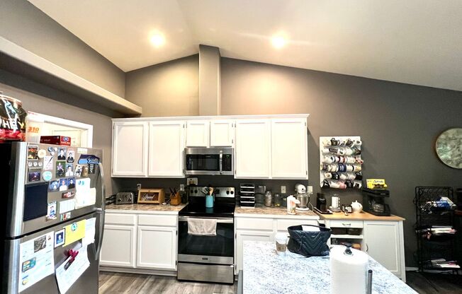 Remodeled 3-Bedroom Duplex Home in North Gig Harbor