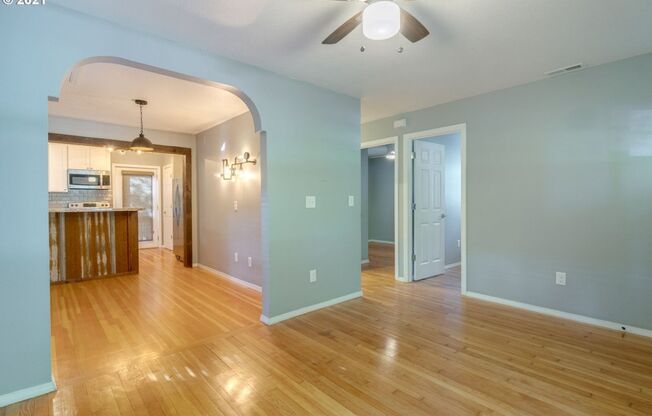 2 beds, 1 bath, $2,275