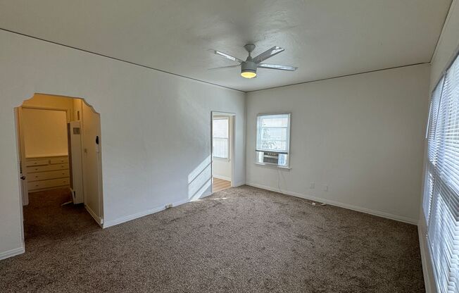 121 N La Peer Dr