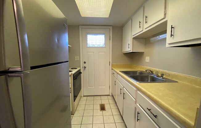 1 bed, 1 bath, $715, Unit 2414