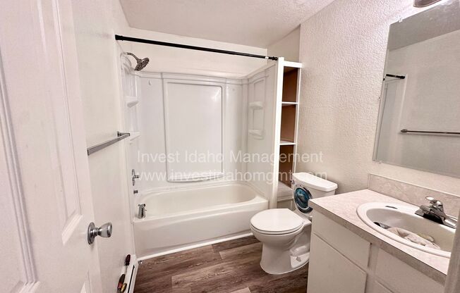 2 beds, 1 bath, 800 sqft, $1,195, Unit 50