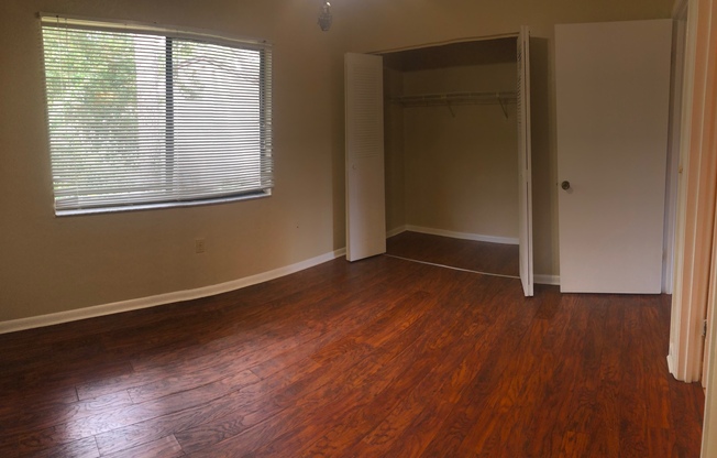 Nice Town House close to UF and right next to community pool