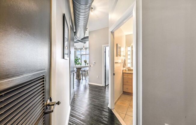 2 beds, 2 baths, $4,000, Unit # 1017